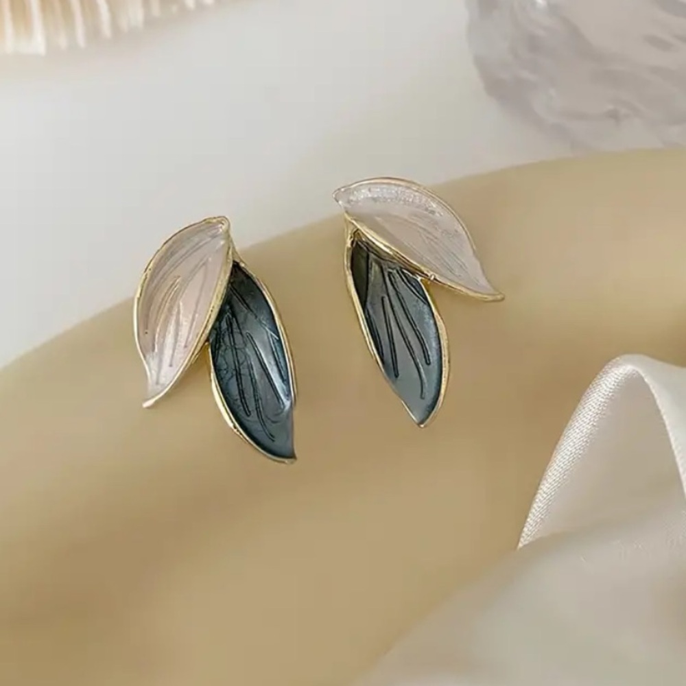 NWT two tone enamel leaf stud earrings (Sterling silver needle)